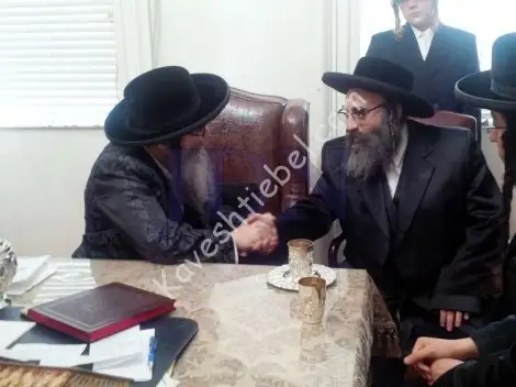 האדמור-מספינקא-מונסי-הזמין-את-דודו-האדמור-מבית-יצחק-ספינקא-לשמחת-נישואי-בנו-5-470x352.jpg